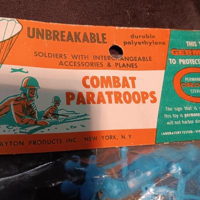 UNOPENED UNBREAKABLE COMBAT PARATROOPERS