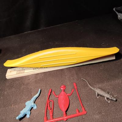 INDIANS AND CANOE TOY
