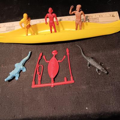 INDIANS AND CANOE TOY