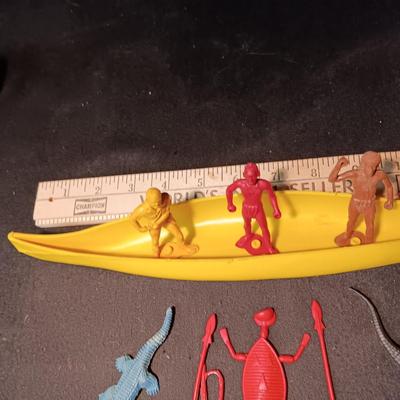 INDIANS AND CANOE TOY