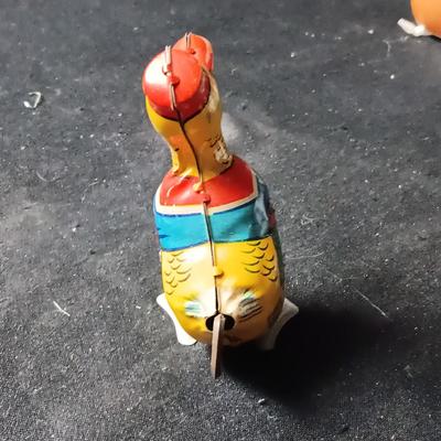J CHEIN WIND-UP DUCK. IT WORKS!