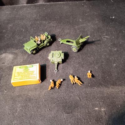 DINKY TOYS MILITARY VEHICLES AND PERSONNEL