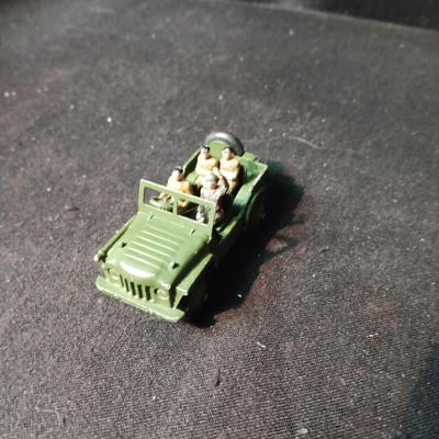 DINKY TOYS MILITARY VEHICLES AND PERSONNEL