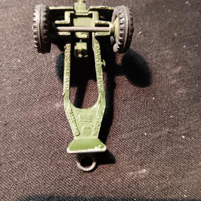 DINKY TOYS MILITARY VEHICLES AND PERSONNEL