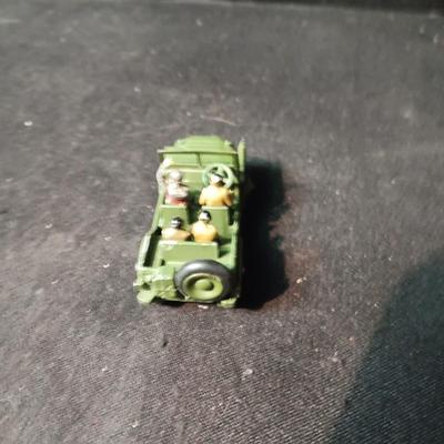 DINKY TOYS MILITARY VEHICLES AND PERSONNEL