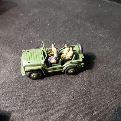 DINKY TOYS MILITARY VEHICLES AND PERSONNEL