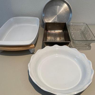 Casserole and baking pans