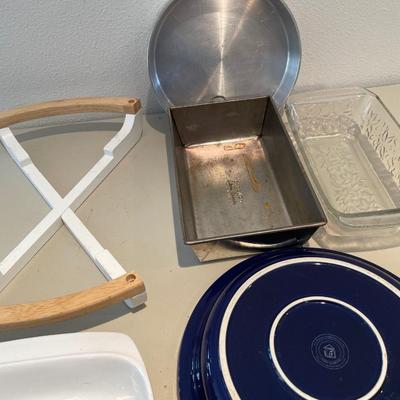 Casserole and baking pans