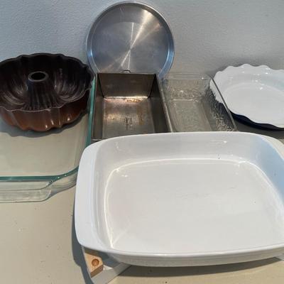 Casserole and baking pans