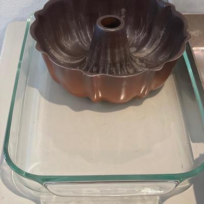 Casserole and baking pans