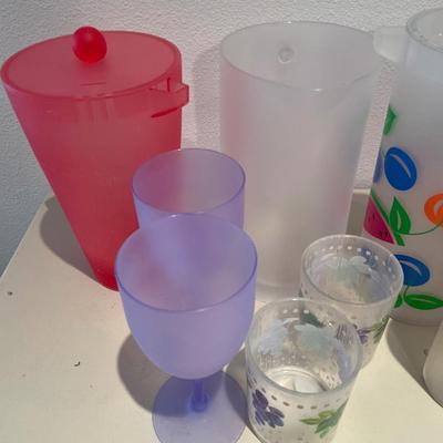 Plastic of pitchers and cups