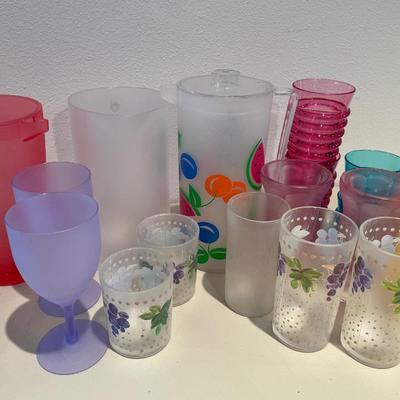 Plastic of pitchers and cups