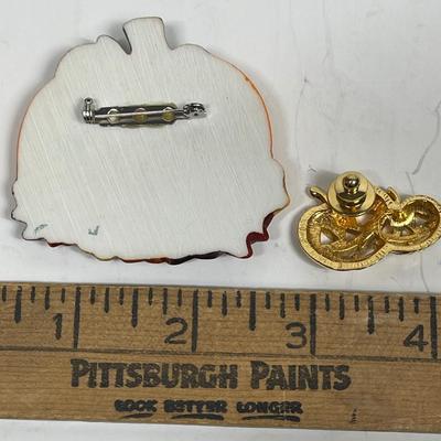 Vintage Brooch Pin Fashion Jewelry Holidays Whimsical Assorted