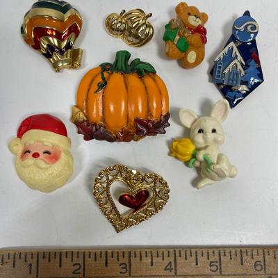 Vintage Brooch Pin Fashion Jewelry Holidays Whimsical Assorted