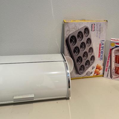 Bacon, Bundt and bread lot