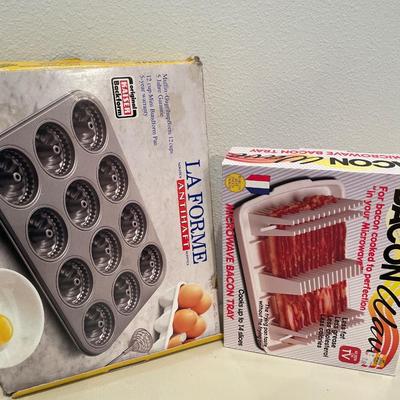 Bacon, Bundt and bread lot