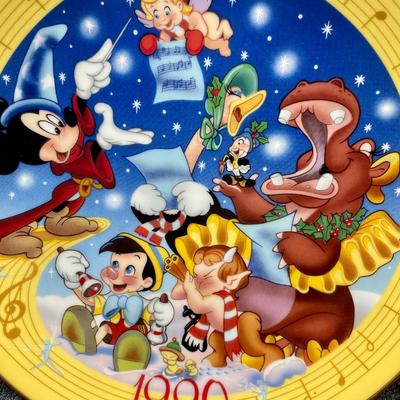 DISNEY 1990 CHRISTMAS PLATE IN ORIGINAL BOX, SIXTH LIMITED EDITION