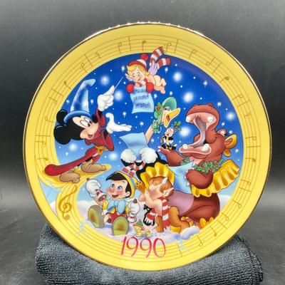 DISNEY 1990 CHRISTMAS PLATE IN ORIGINAL BOX, SIXTH LIMITED EDITION