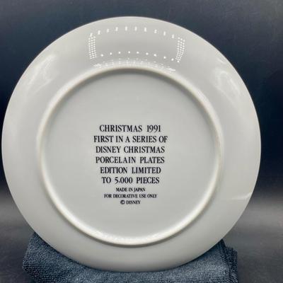 Disney 1991 Collectible Christmas Plate - Mickey as Santa