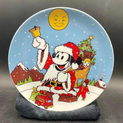 Disney 1991 Collectible Christmas Plate - Mickey as Santa