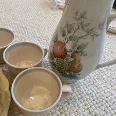 Marketplace set & Pfaltzgraff cups