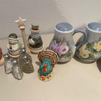 S&P shakers, tea cups and plate