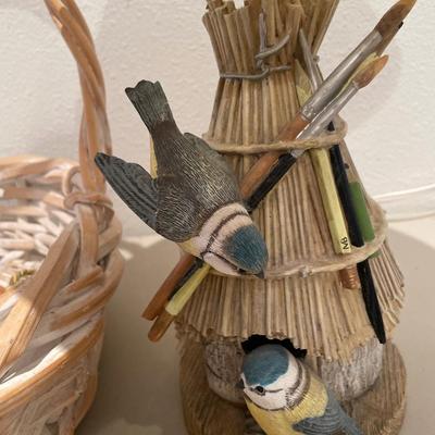 Bird lamp with wicker baskets