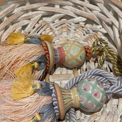 Bird lamp with wicker baskets