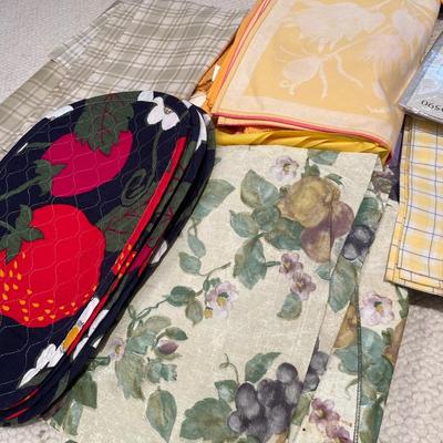 Large group of placemats and table clothes