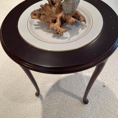 Table with bird decor