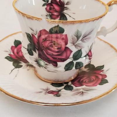 5 Vintage tea cups in delightful designs