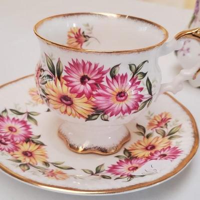 5 Vintage tea cups in delightful designs
