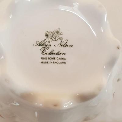 5 Vintage tea cups in delightful designs