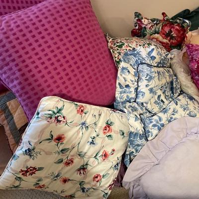Large lot of throw pillows