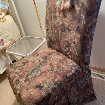 Safari themed padded chair with white table