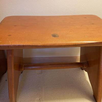 Small seat with bird house and cards