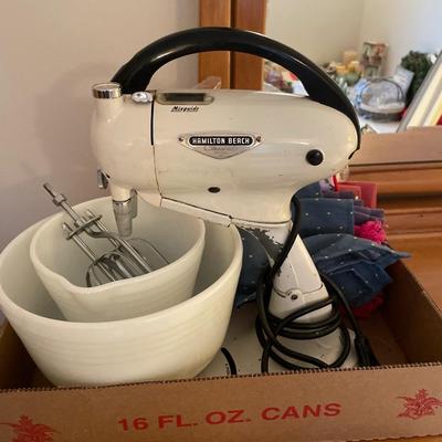 Hamilton Beach mixer, Pitcher and fabric napkins