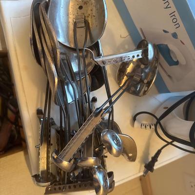 Vintage clippers shoe extenders, iron and plastic table