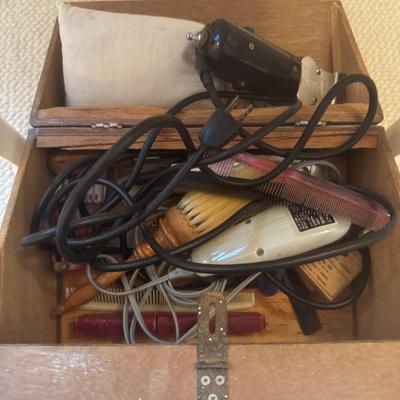 Vintage clippers shoe extenders, iron and plastic table