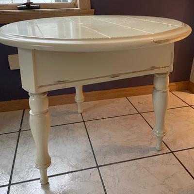 Round cream table