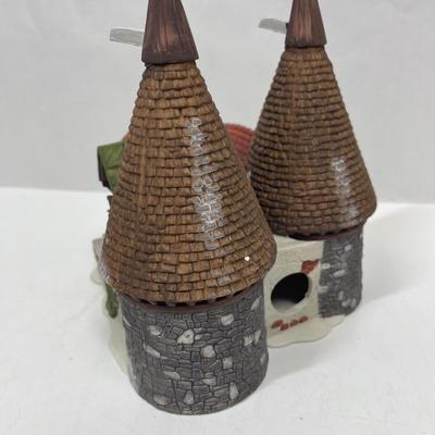 Dept 56 Dickens Village Series BISHOPS OAST HOUSE 55670
