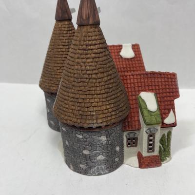 Dept 56 Dickens Village Series BISHOPS OAST HOUSE 55670