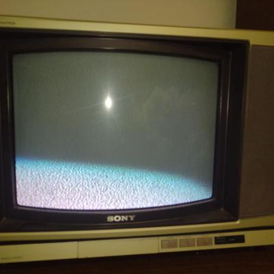 Vintage Sony Trinitron Color TV- Model KV-1927RA- Approx 19" Diagonally
