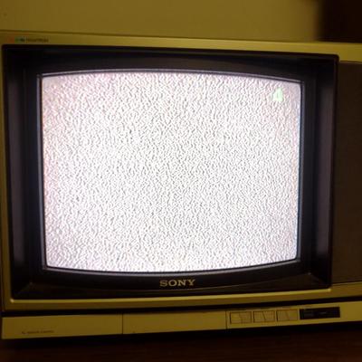 Vintage Sony Trinitron Color TV- Model KV-1927RA- Approx 19" Diagonally