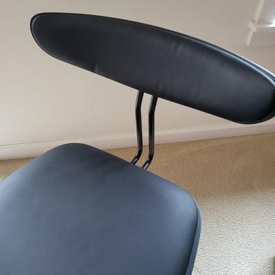 Nuevo Giada Black Leather Dining Or Lobby Chair $250+ Value (#3)