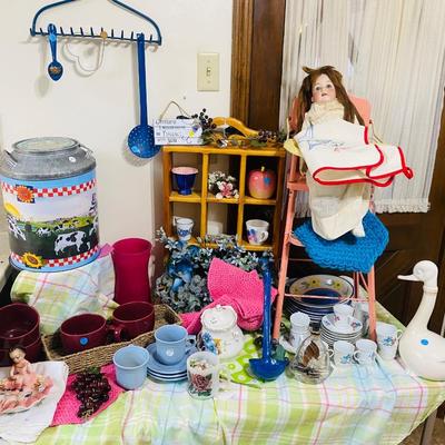Lot 6: Kitchen Nook Selection