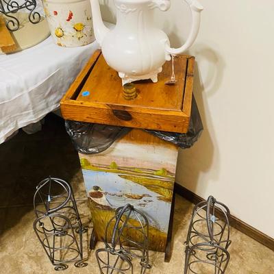 Lot 6: Kitchen Nook Selection