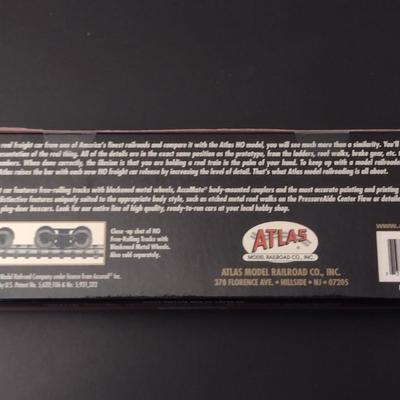 Atlas Ho Ready-to-Run #1556-4 17,360 Gallon Tank Car Hooker Chemical #1266 Train Model