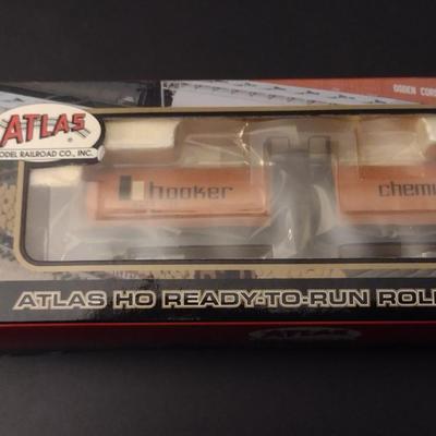Atlas Ho Ready-to-Run #1556-4 17,360 Gallon Tank Car Hooker Chemical #1266 Train Model