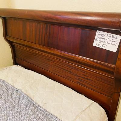 Lot 8: Beautiful Full Bed, Decor & More